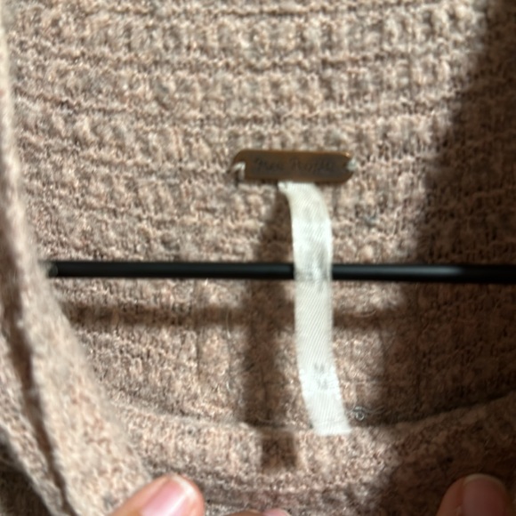 Free people mock neck sweater. In really good condition with some pilling. - Picture 4 of 5